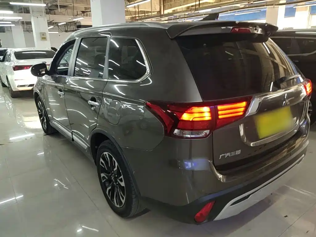 Mitsubishi Outlander — фото 4