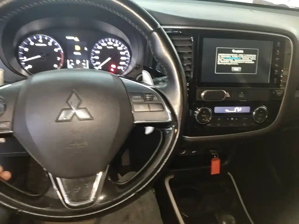 Mitsubishi Outlander — фото 9