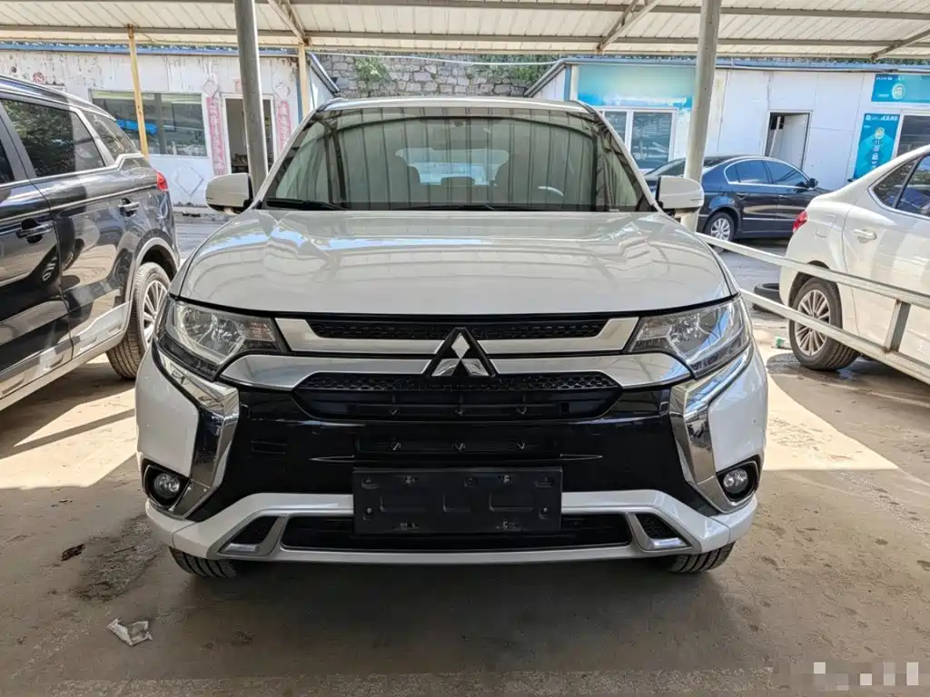 Mitsubishi Outlander — фото 2
