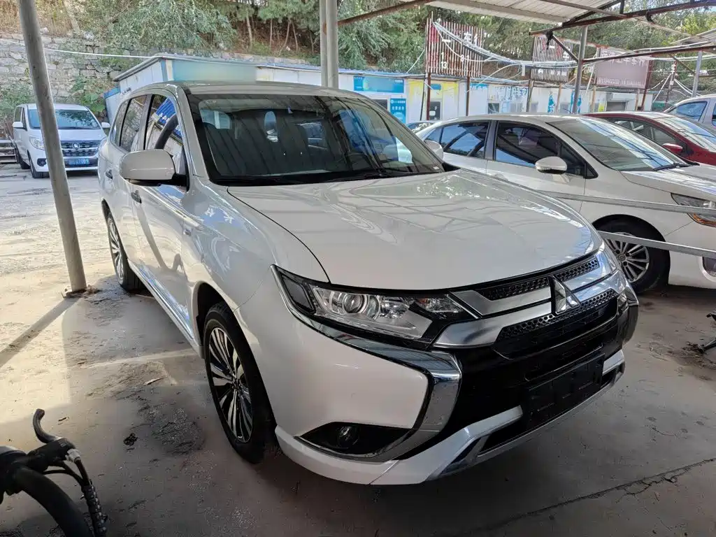Mitsubishi Outlander — фото 3