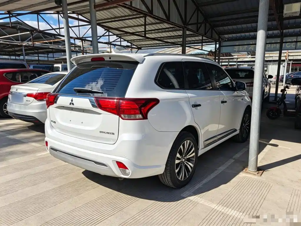 Mitsubishi Outlander — фото 6