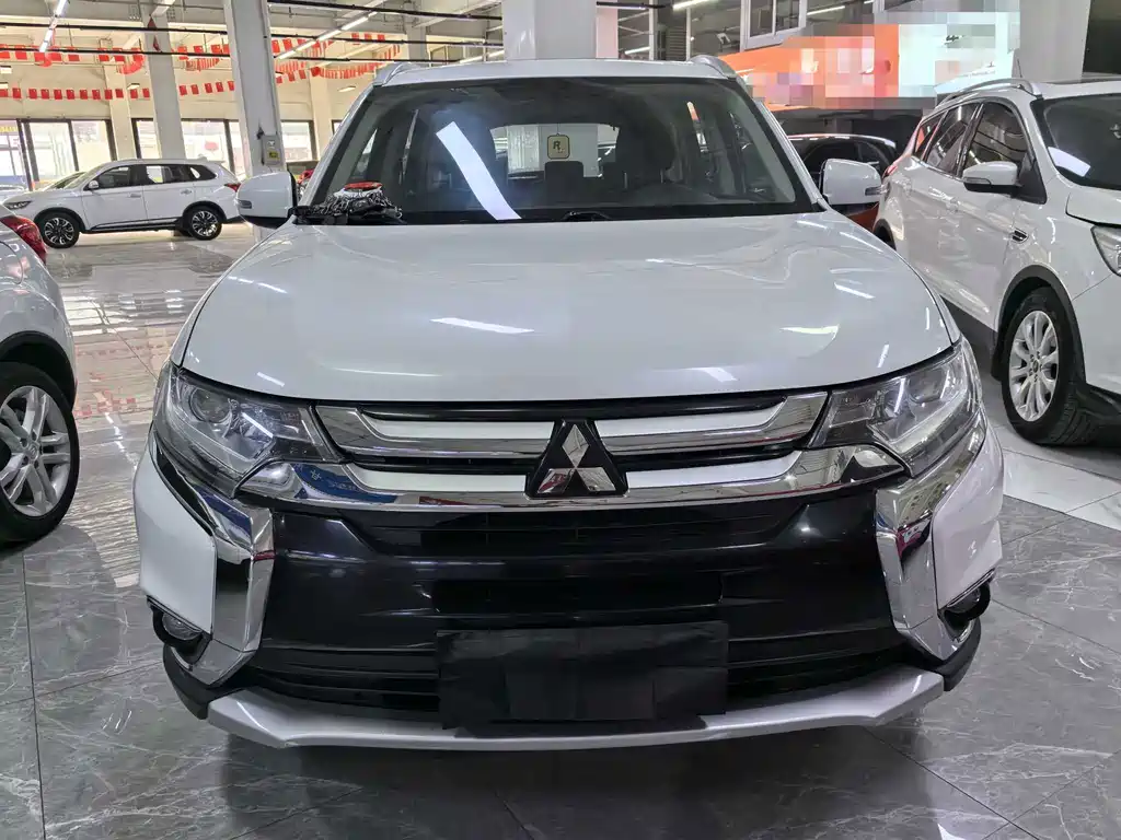 Mitsubishi Outlander — фото 2