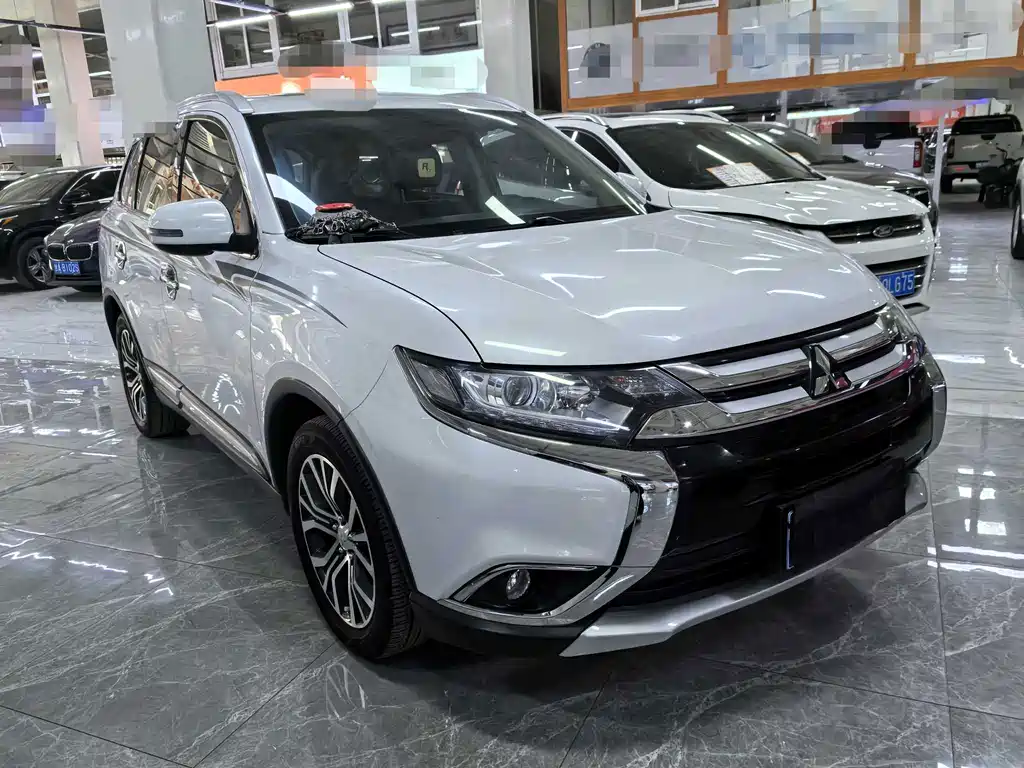 Mitsubishi Outlander — фото 3