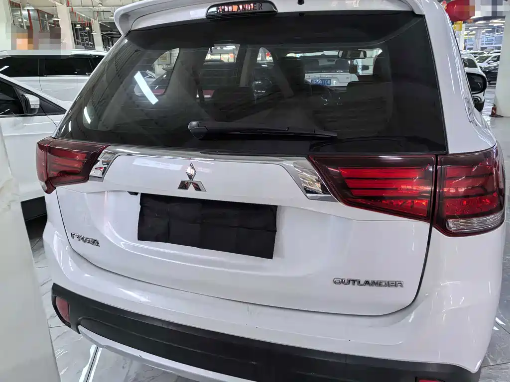 Mitsubishi Outlander — фото 5