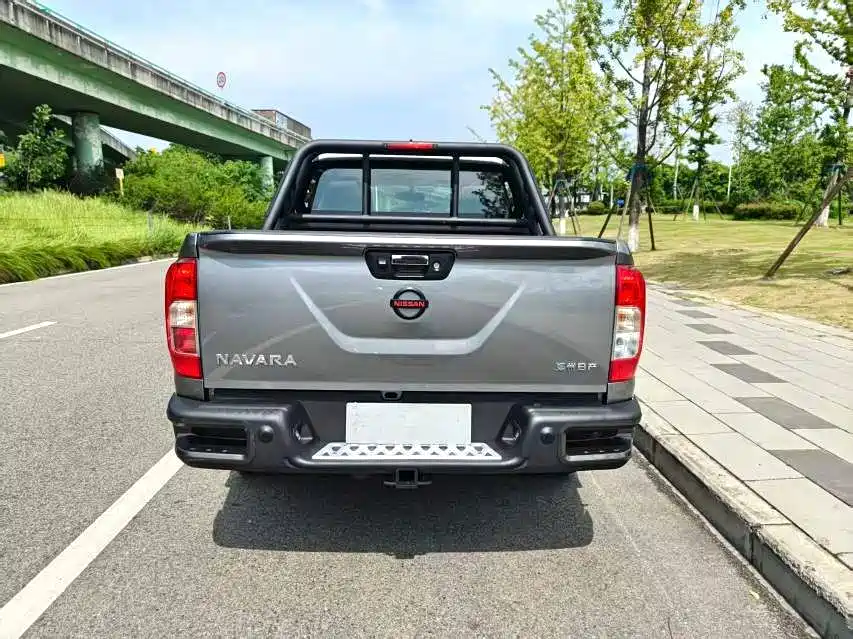 Nissan Navara — фото 8
