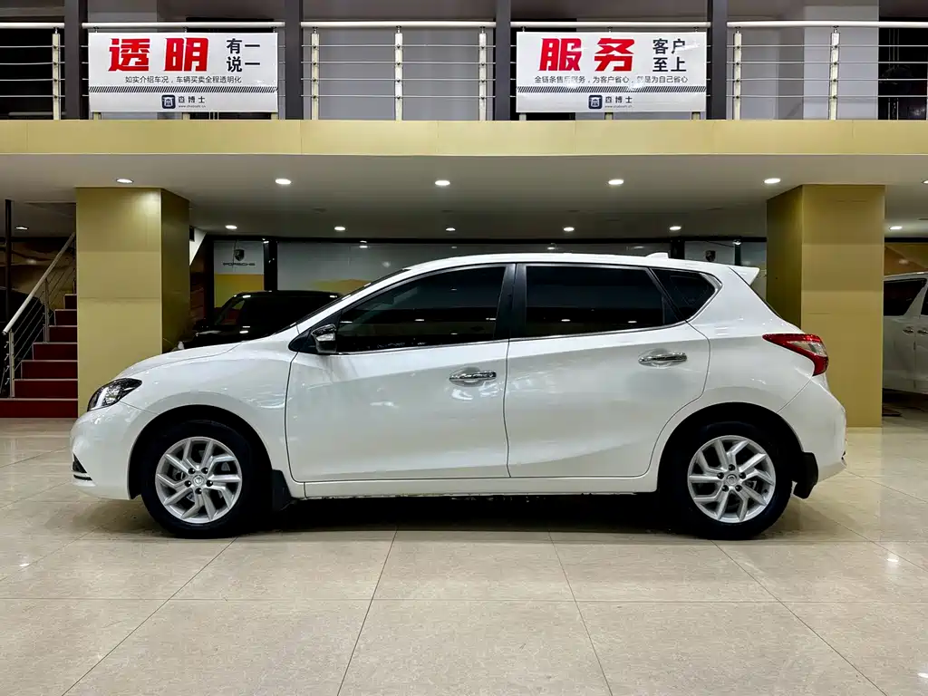 Nissan Tiida — фото 2