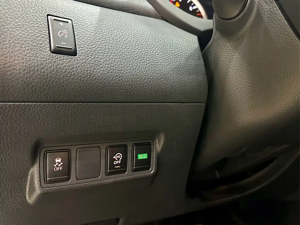 Nissan Tiida — фото 17