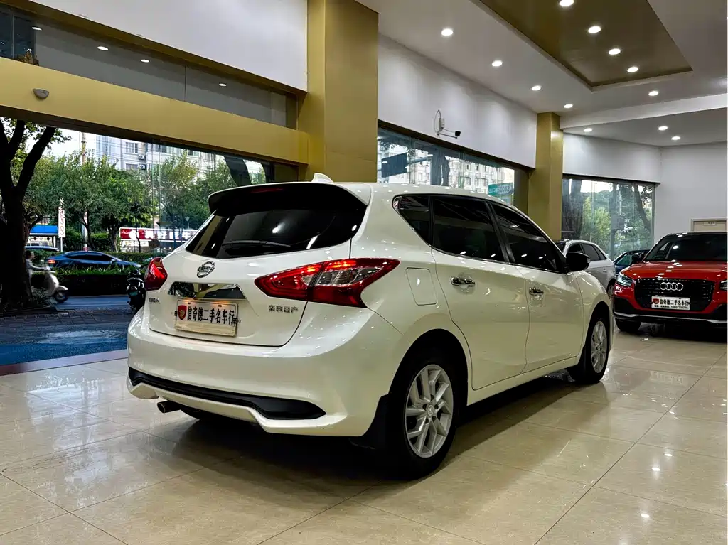 Nissan Tiida — фото 3