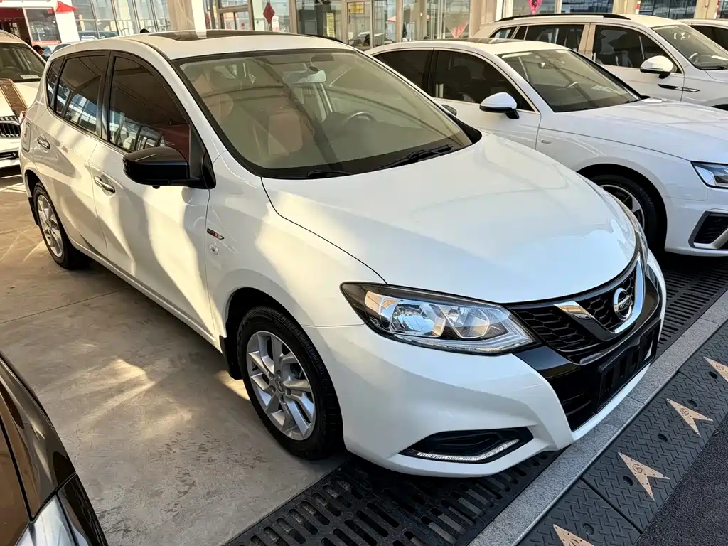 Nissan Tiida — фото 3