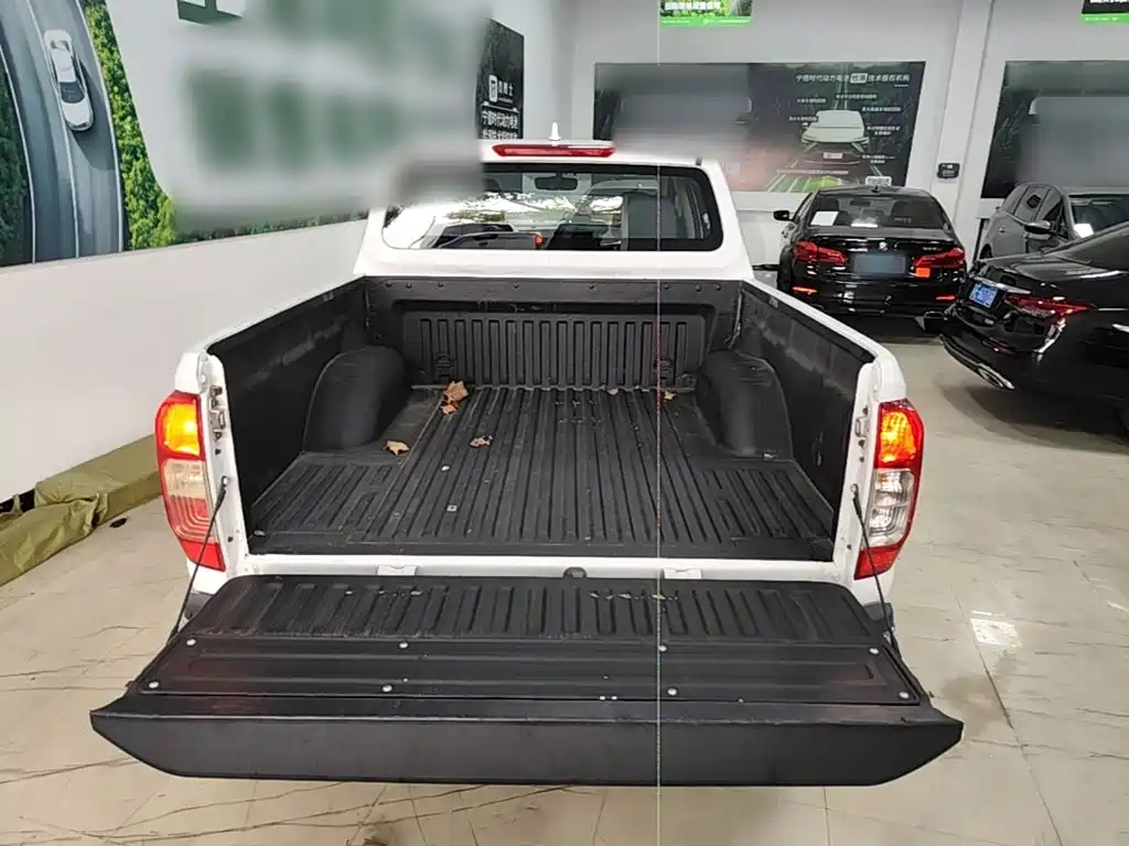 Nissan Navara — фото 18