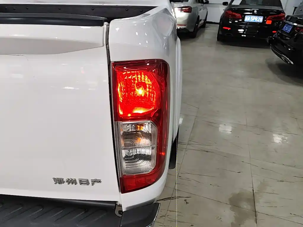 Nissan Navara — фото 7