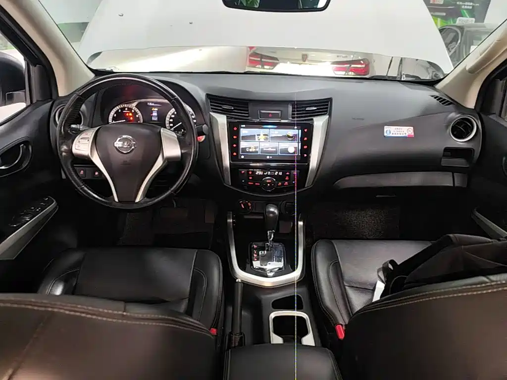 Nissan Navara — фото 9