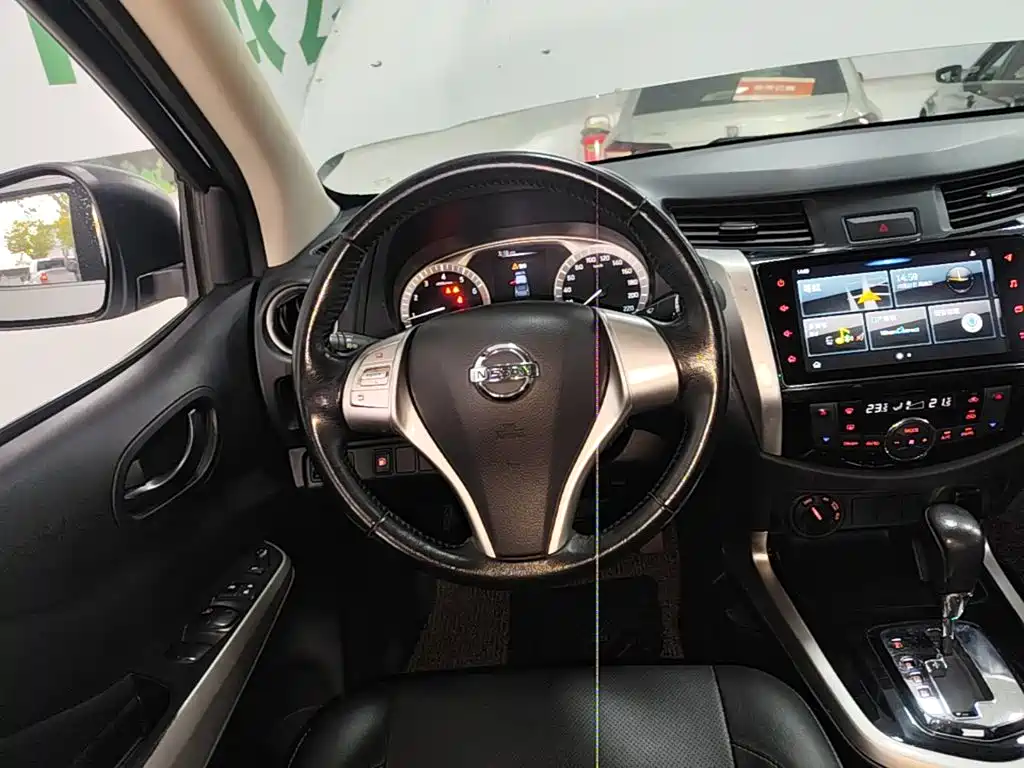 Nissan Navara — фото 10