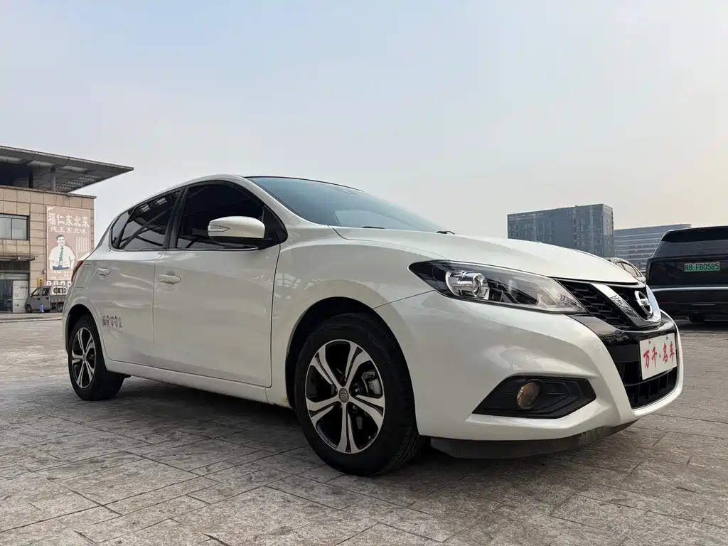 Nissan Tiida — фото 3