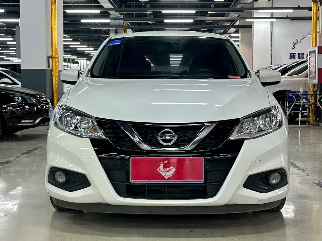 Nissan Tiida — фото 2