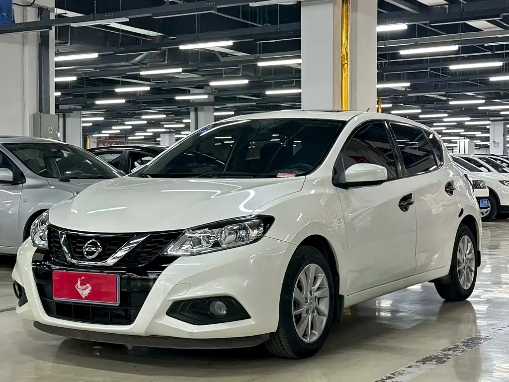 Nissan Tiida — фото 1