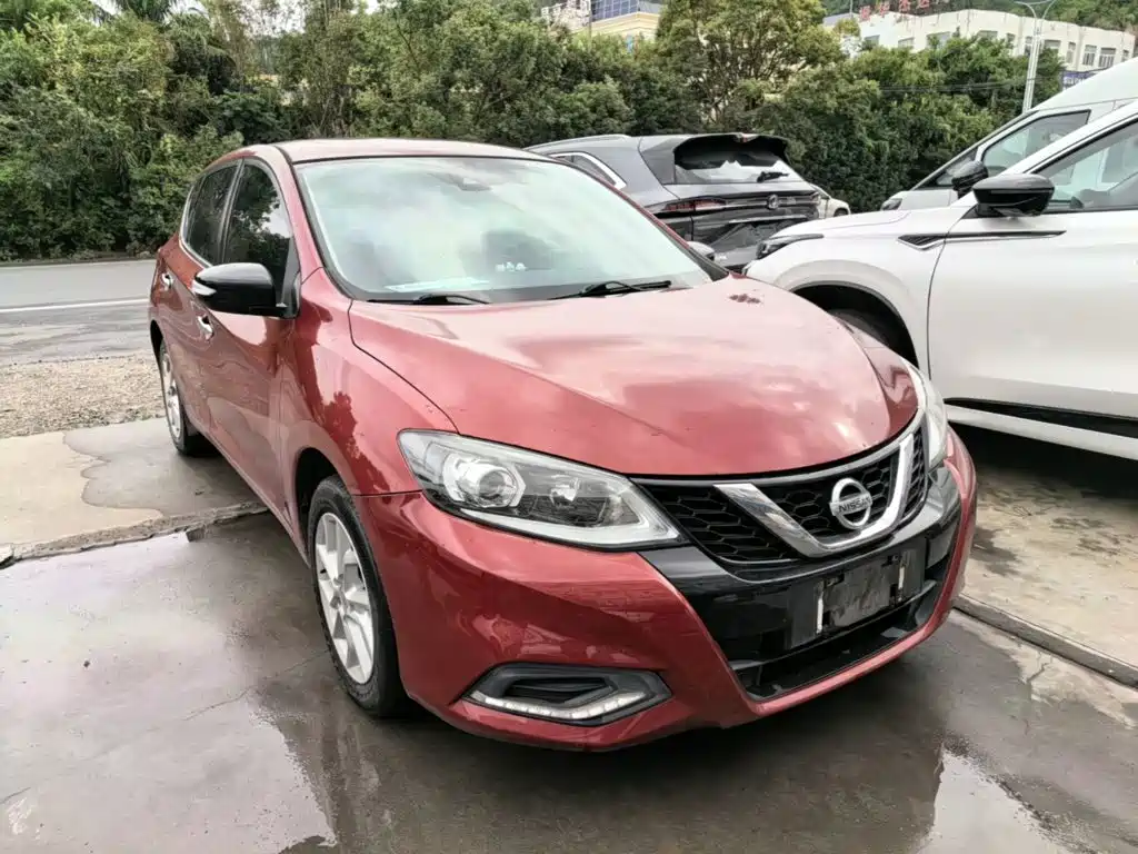 Nissan Tiida — фото 3