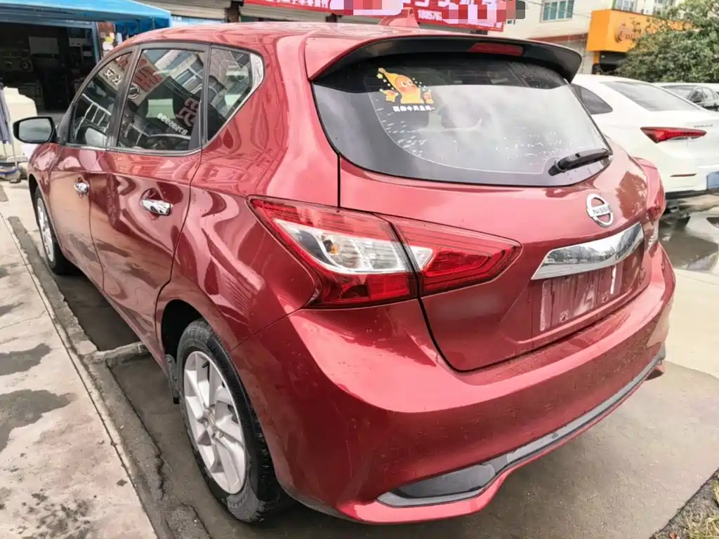 Nissan Tiida — фото 4