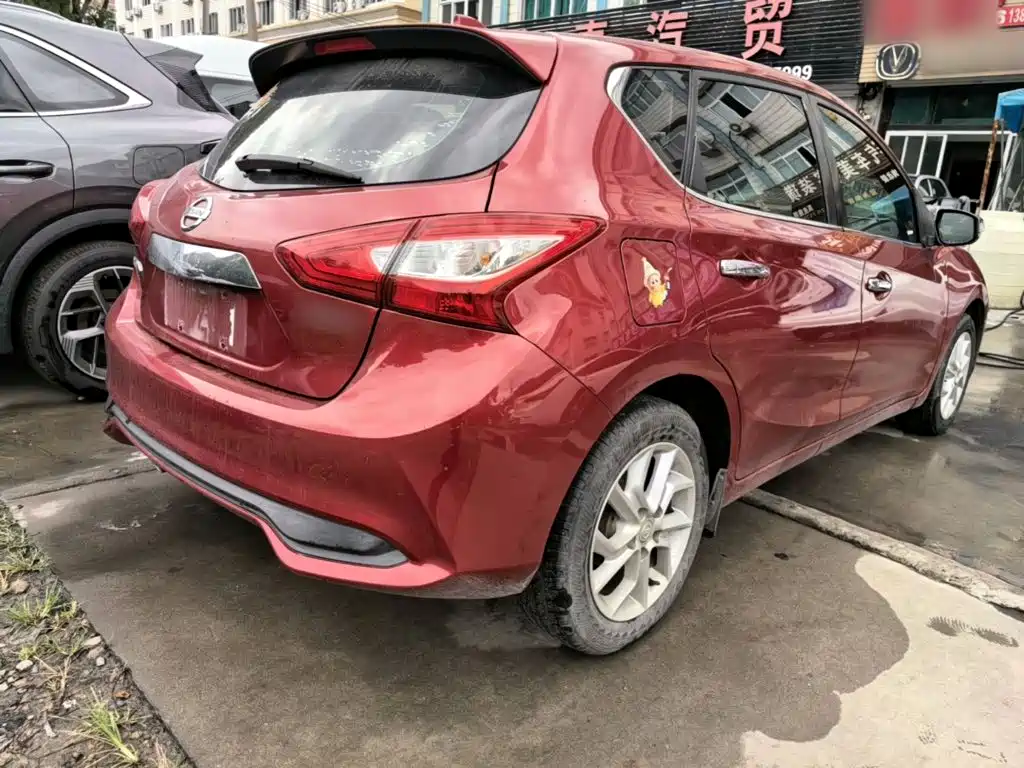 Nissan Tiida — фото 6