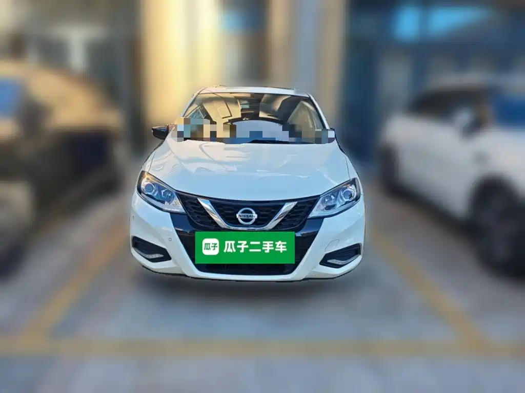 Nissan Tiida — фото 2