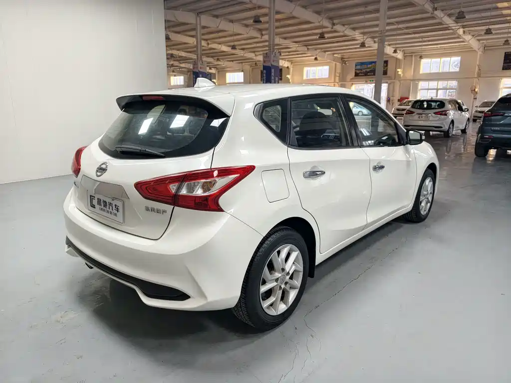 Nissan Tiida — фото 4