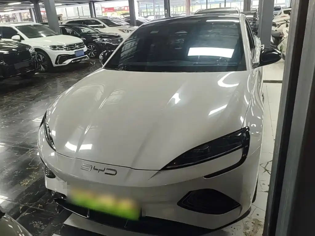 BYD Seal — фото 3