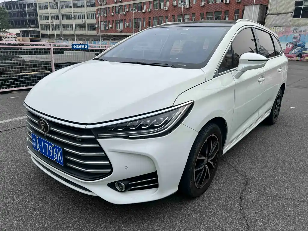 BYD MAX — фото 3