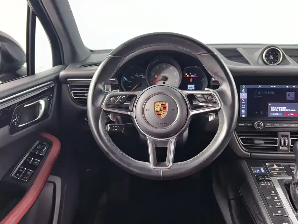 Porsche Macan — фото 10