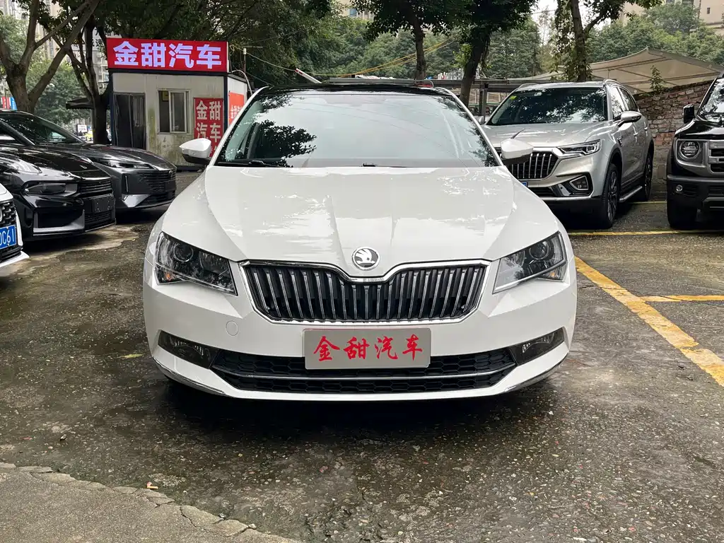 Skoda Superb — фото 2