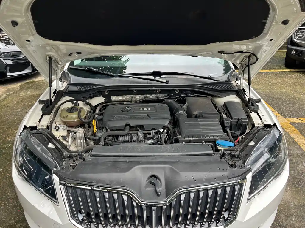 Skoda Superb — фото 15