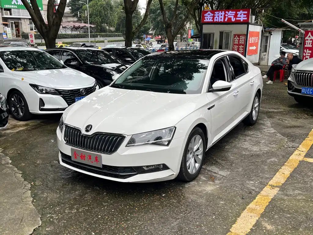 Skoda Superb — фото 3