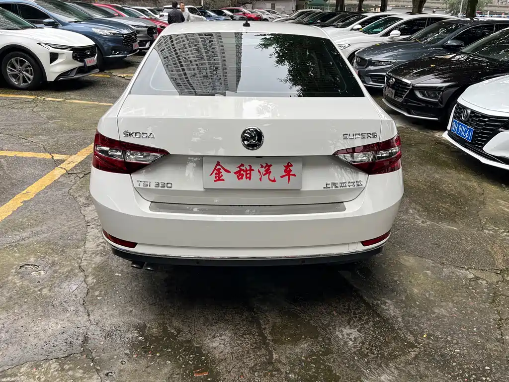 Skoda Superb — фото 5