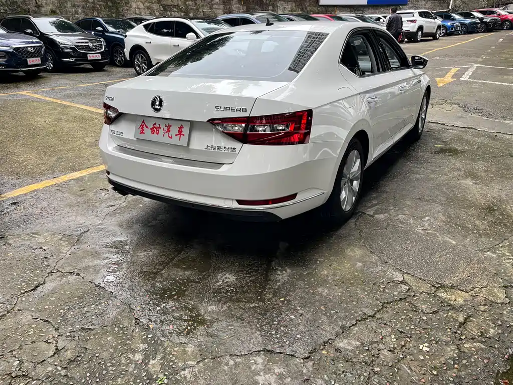 Skoda Superb — фото 6