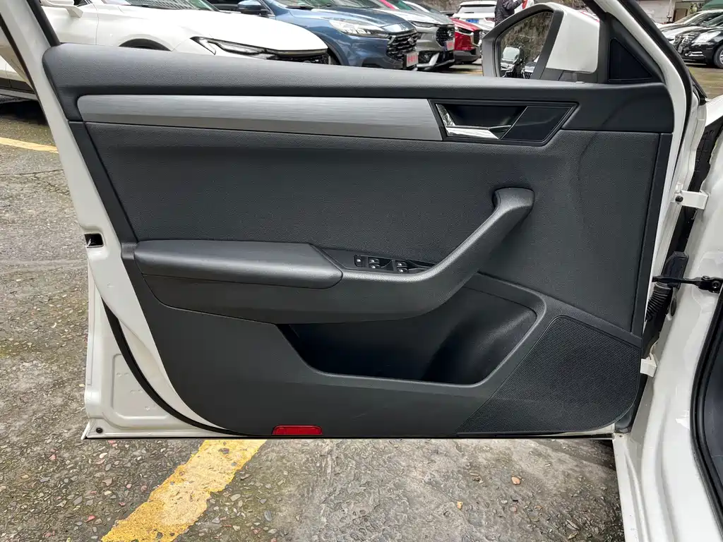 Skoda Superb — фото 8
