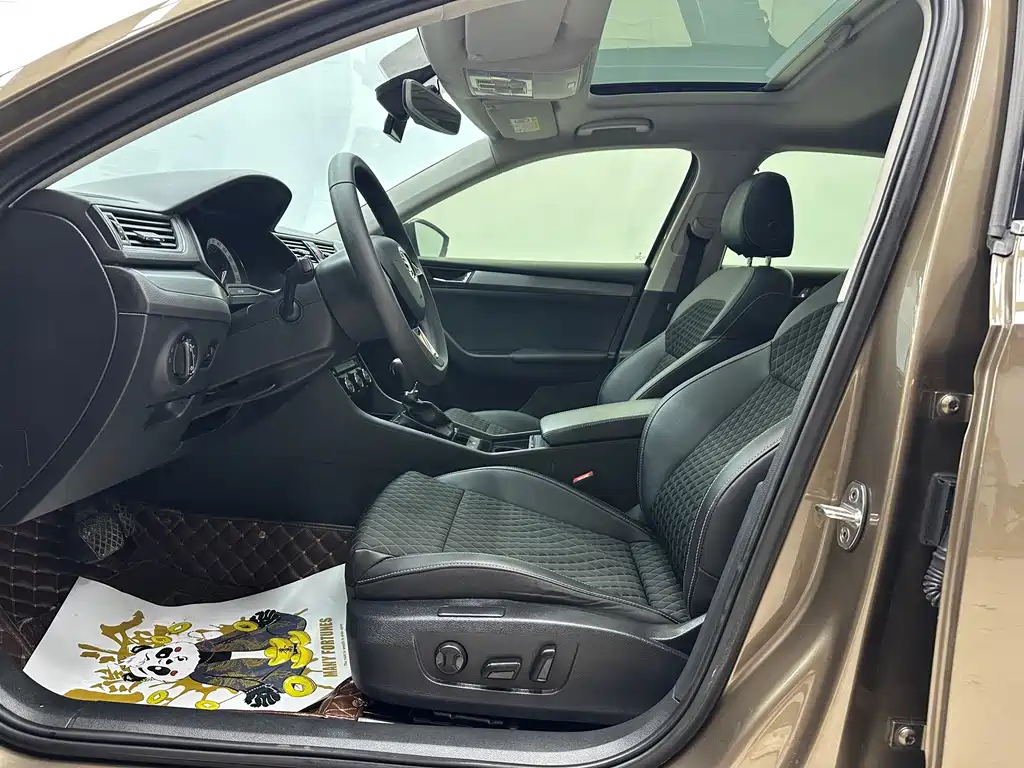 Skoda Superb — фото 4