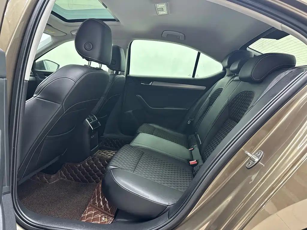 Skoda Superb — фото 6