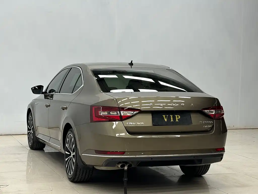 Skoda Superb — фото 7