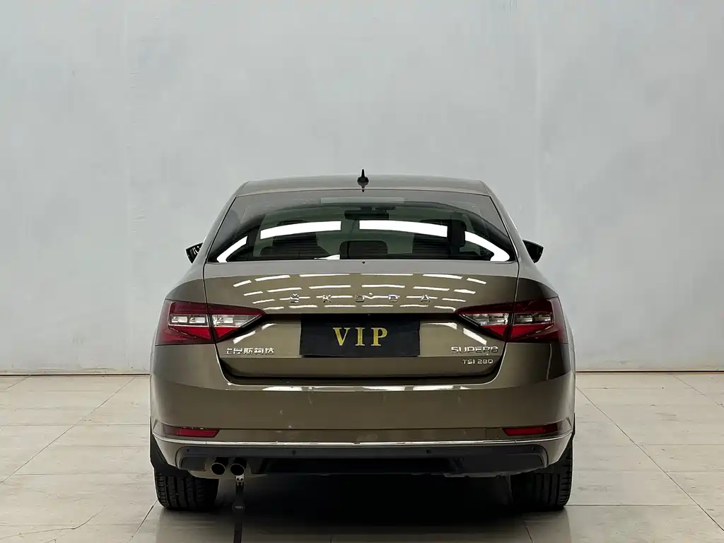 Skoda Superb — фото 8