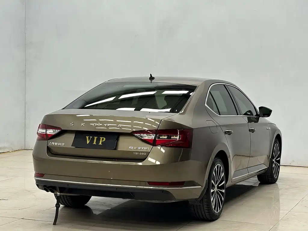 Skoda Superb — фото 9