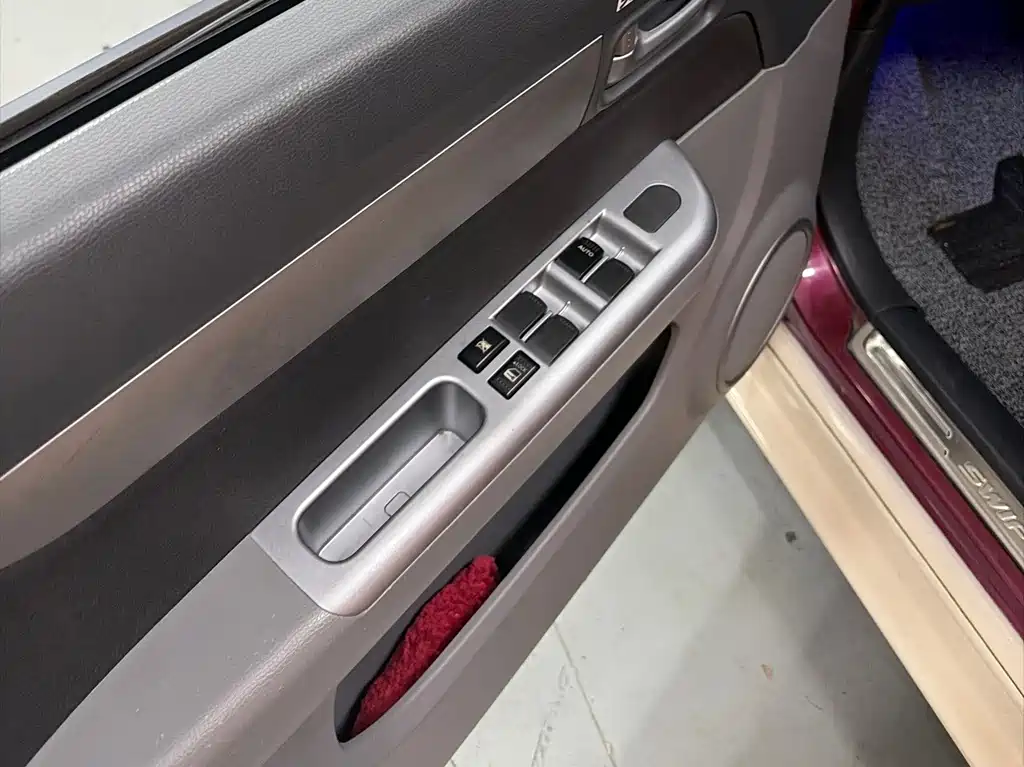 Suzuki Swift — фото 13
