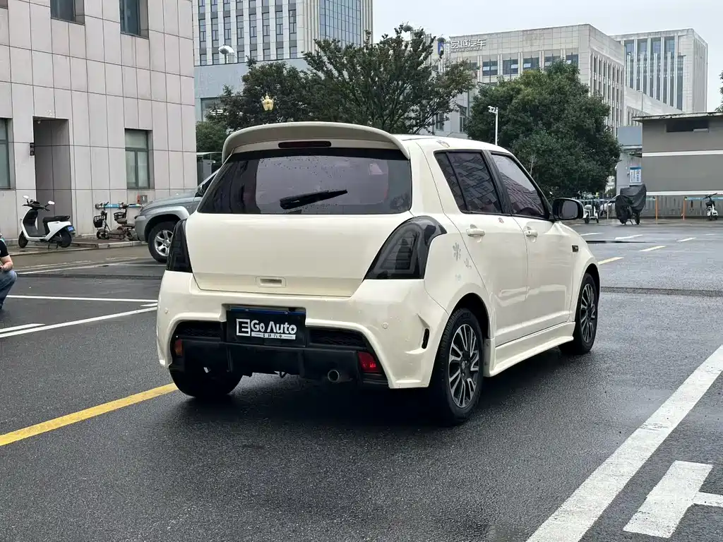 Suzuki Swift — фото 4