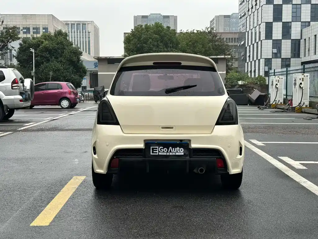 Suzuki Swift — фото 5