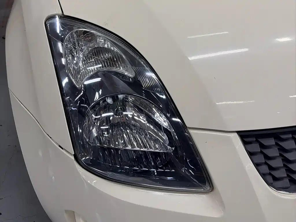 Suzuki Swift — фото 10