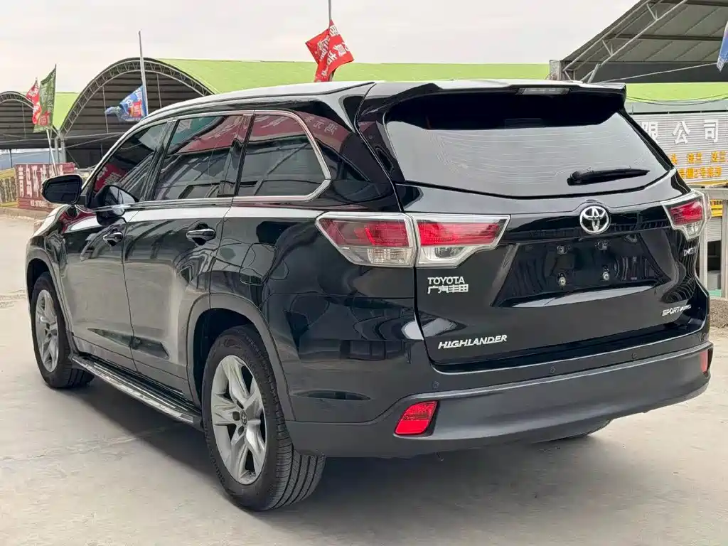 Toyota Highlander — фото 4