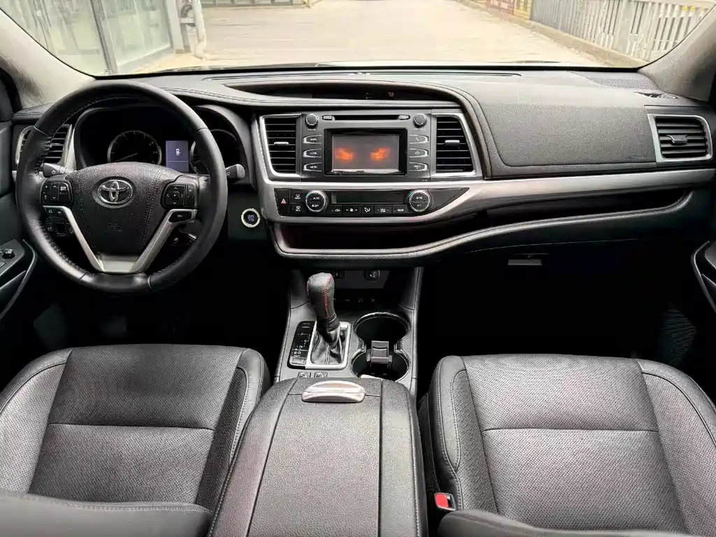 Toyota Highlander — фото 8