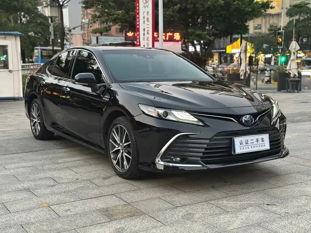 Toyota Camry — фото 3