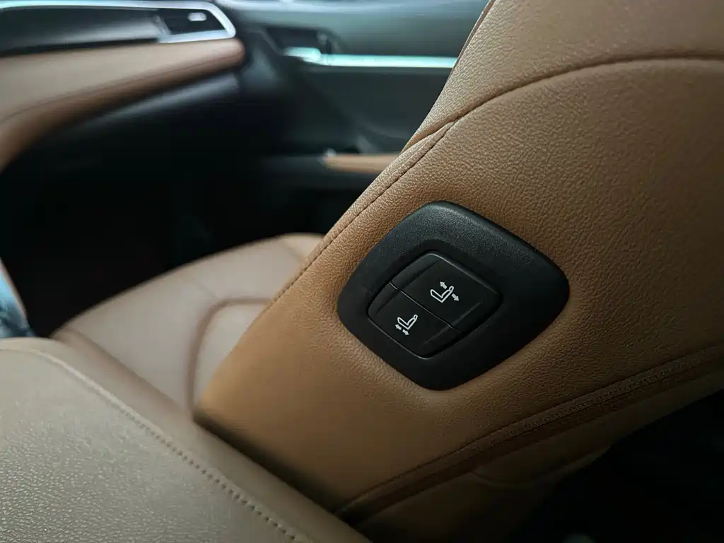Toyota Camry — фото 6
