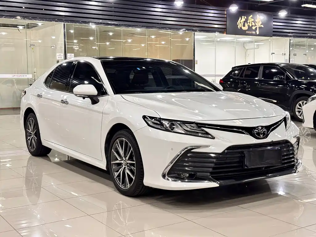 Toyota Camry — фото 3