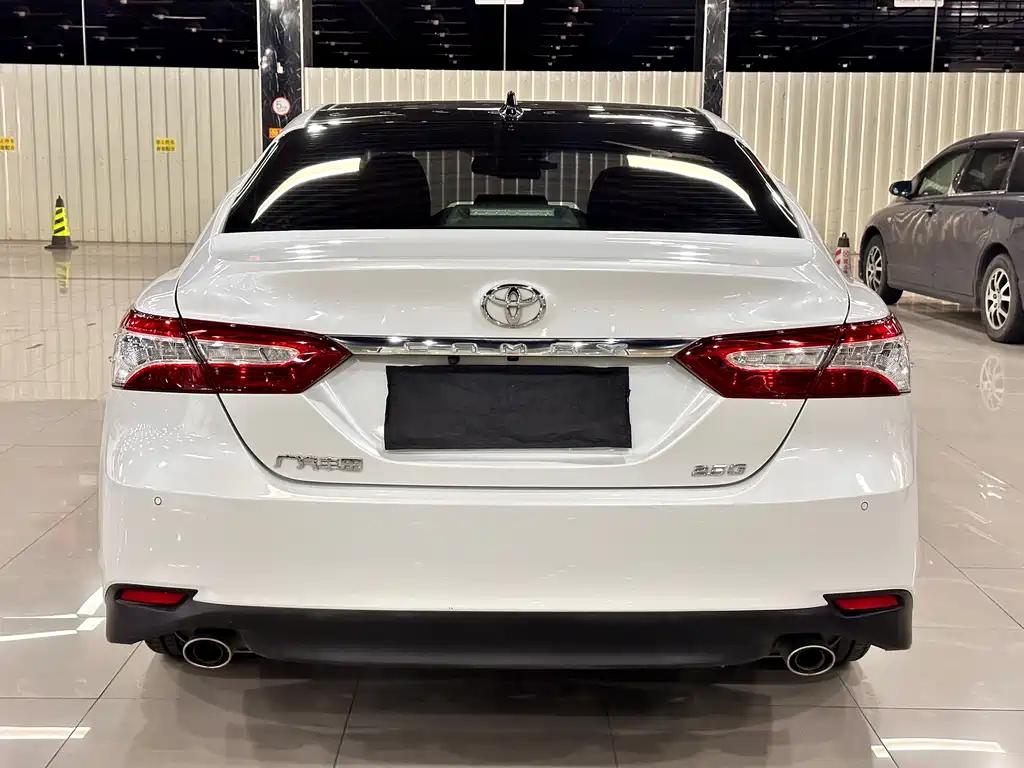 Toyota Camry — фото 10