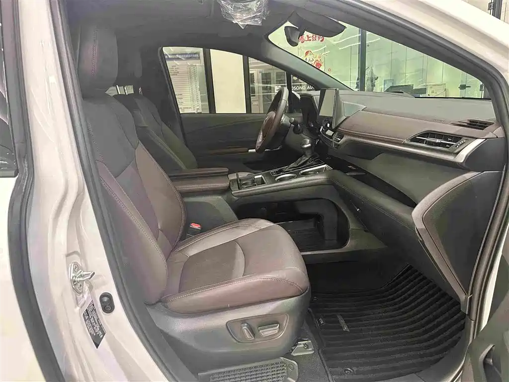 Toyota Granvia — фото 17